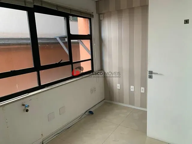 Sala com 57m², para alugar, no bairro Vila Bastos em Santo André