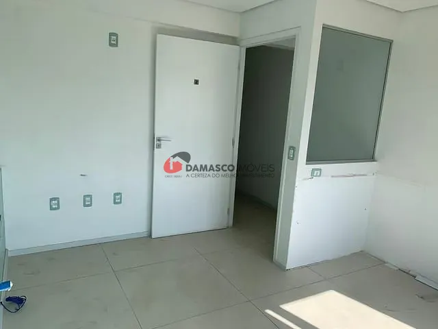 Sala com 57m², para alugar, no bairro Vila Bastos em Santo André