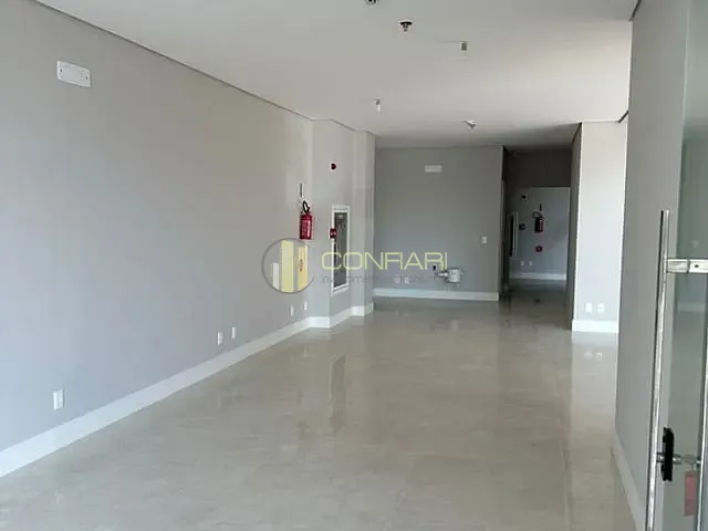 Sala com 120m², à venda, no bairro Meia Praia em Itapema