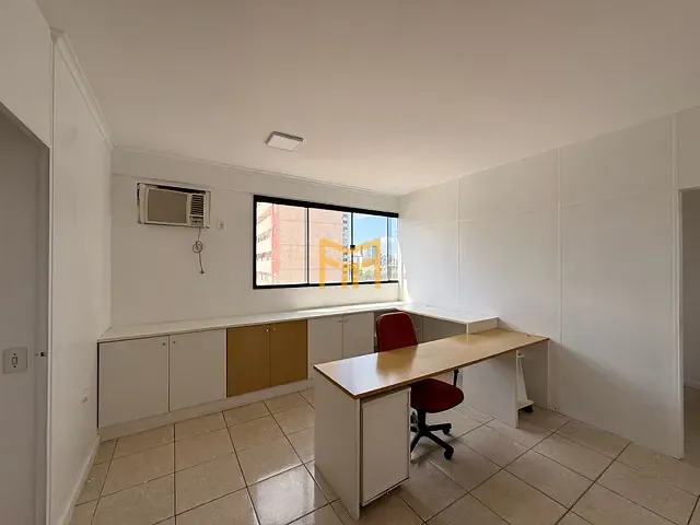 Sala à venda ou para alugar, no bairro Nazaré em Belém
