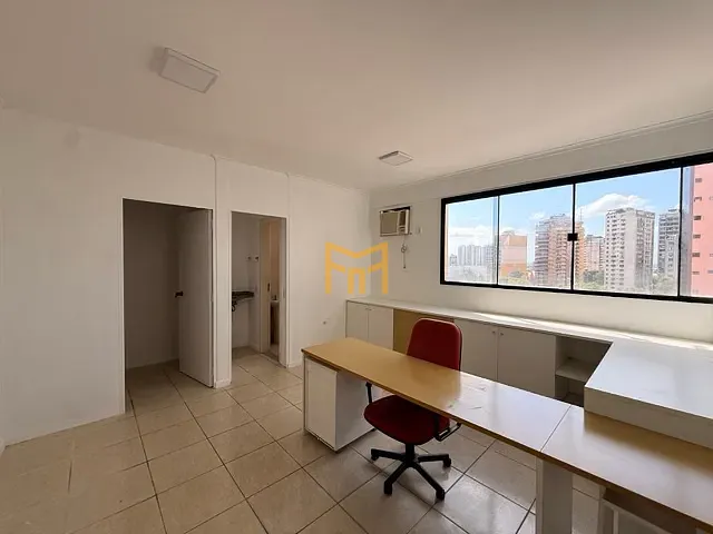 Sala à venda ou para alugar, no bairro Nazaré em Belém