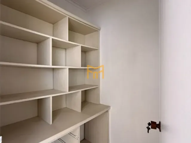 Sala à venda ou para alugar, no bairro Nazaré em Belém