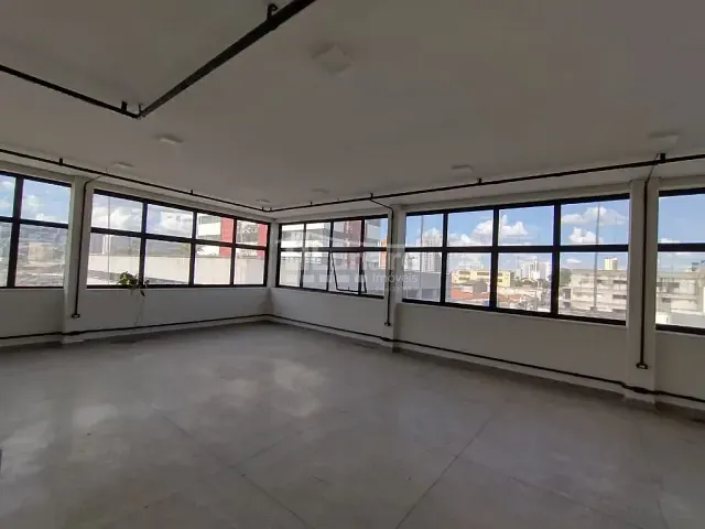 Sala com 228m², para alugar, no bairro Centro em Mogi das Cruzes
