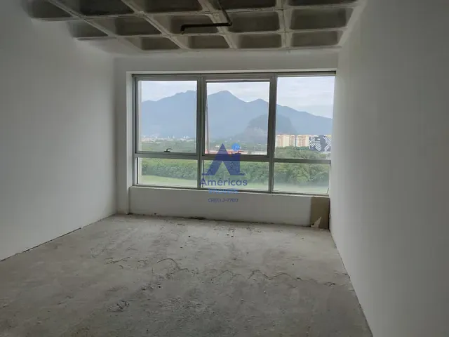 Sala com 25m², para alugar, no bairro Jacarepaguá em Rio de Janeiro