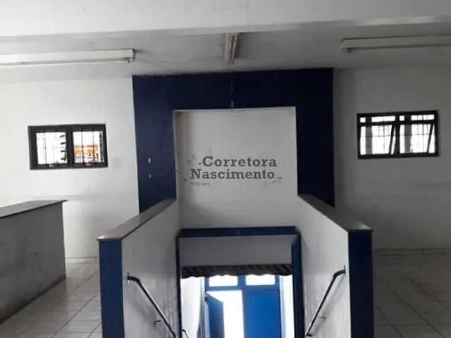 Sala com 340m², para alugar, no bairro São João em Jacareí