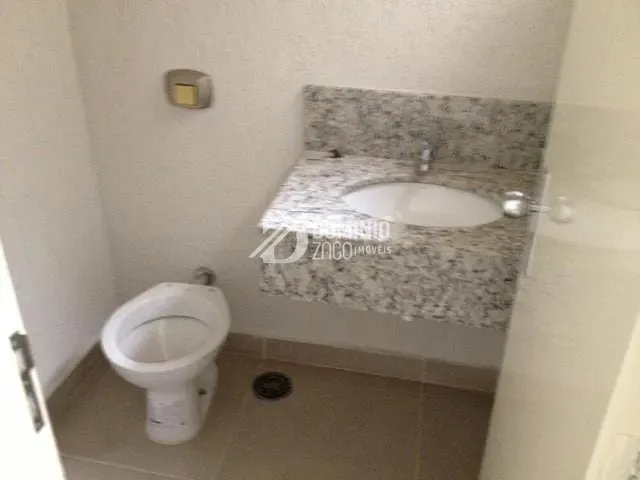 Sala com 40m², para alugar, no bairro São Benedito em Uberaba