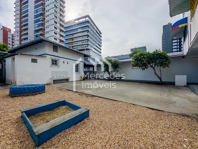 Casa com 480m², para alugar, no bairro Centro em Itajaí