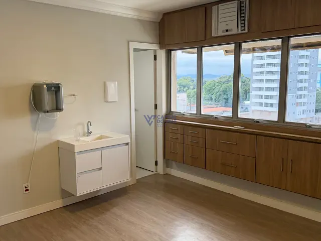 Sala à venda ou para alugar, no bairro Jardim São Dimas em São José dos Campos