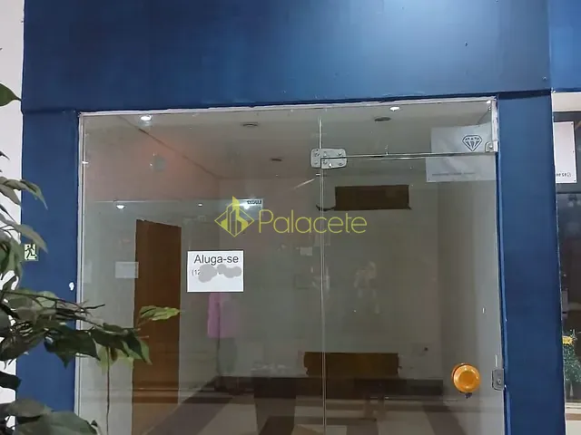 Sala com 11m², para alugar, no bairro Centro em Pindamonhangaba