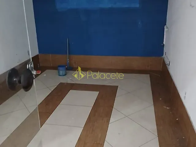 Sala com 11m², para alugar, no bairro Centro em Pindamonhangaba