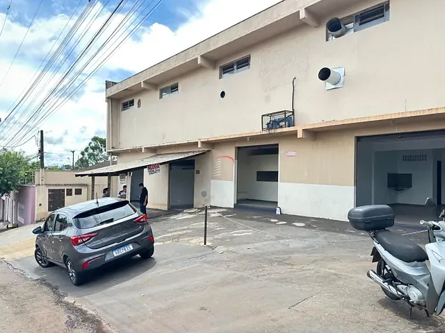 Sala com 439m², à venda, no bairro Indústrias Leves em Londrina