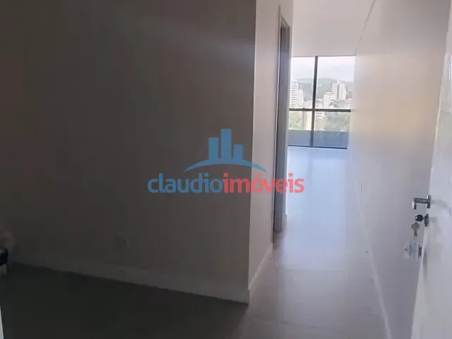 Sala à venda ou para alugar, no bairro Ano Bom em Barra Mansa