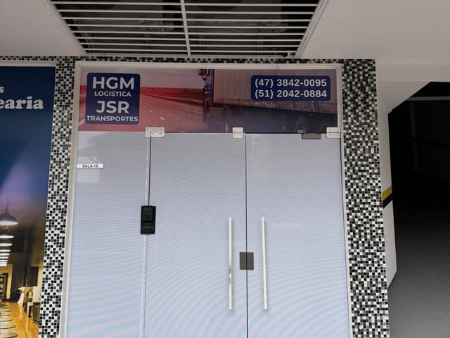 Sala com 113m², à venda, no bairro Meia Praia em Itapema