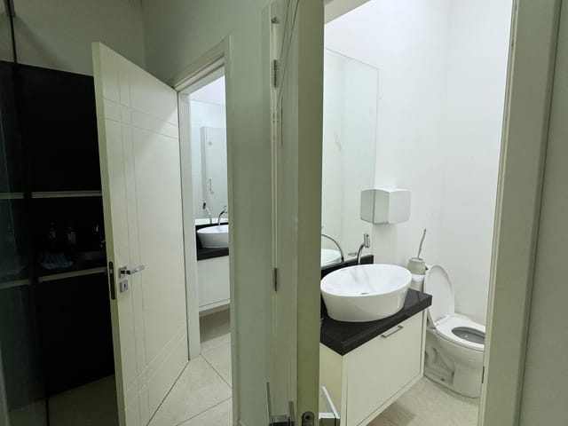 Sala com 113m², à venda, no bairro Meia Praia em Itapema