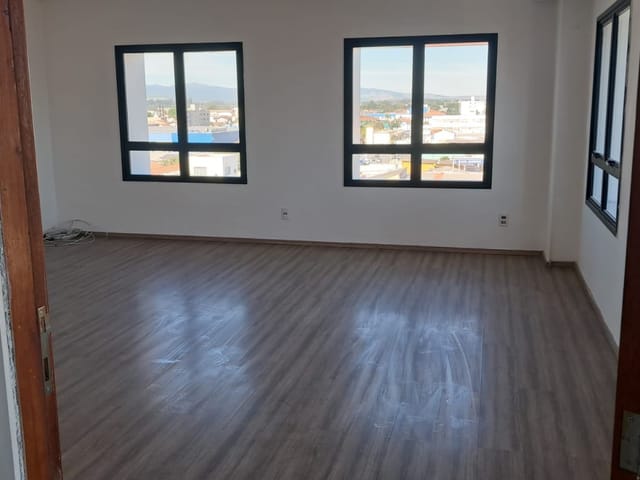 Sala para alugar, no bairro Centro em Pindamonhangaba