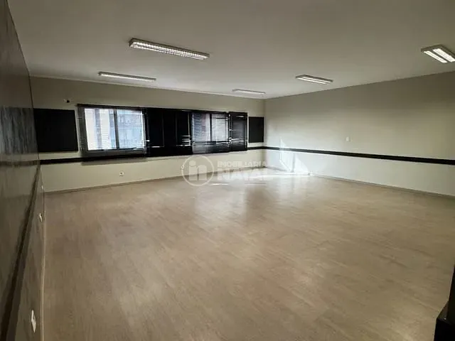 Sala com 165m², para alugar, no bairro Centro em Londrina
