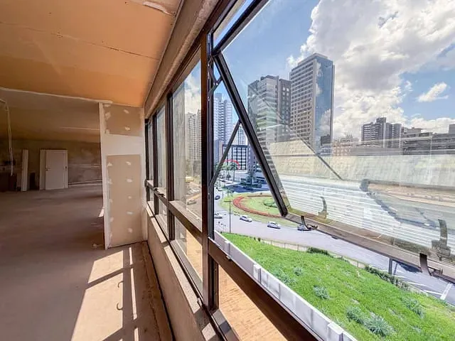 Sala à venda, no bairro Gleba Fazenda Palhano em Londrina