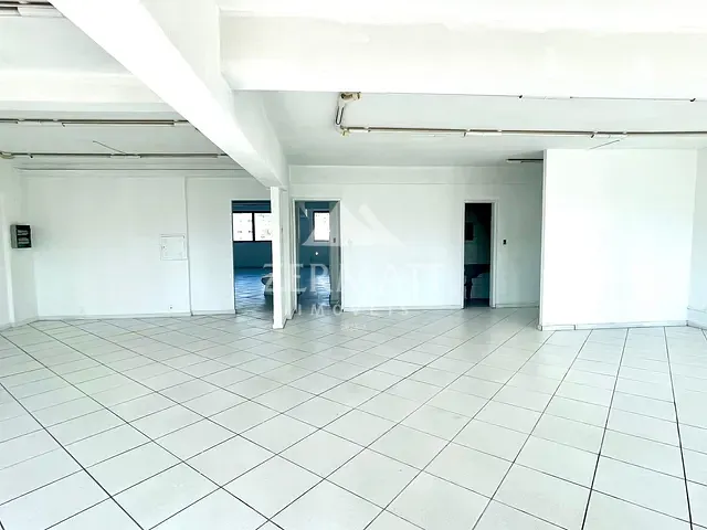 Sala com 237m², para alugar, no bairro Centro em Blumenau