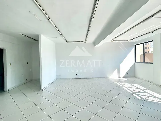 Sala com 237m², para alugar, no bairro Centro em Blumenau
