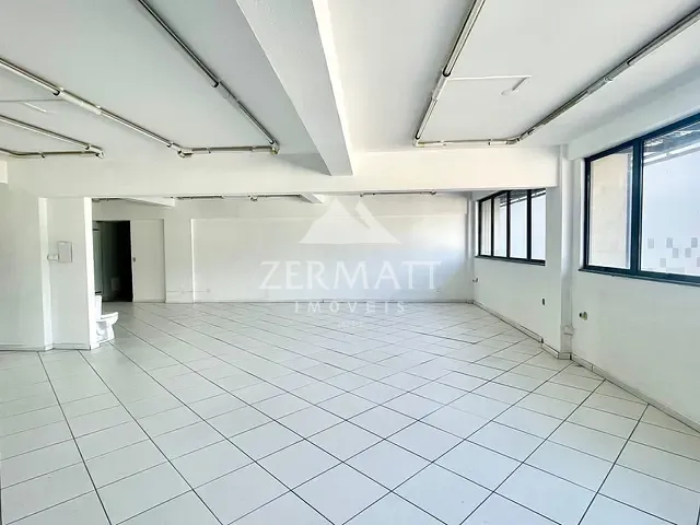 Sala com 71m², para alugar, no bairro Centro em Blumenau