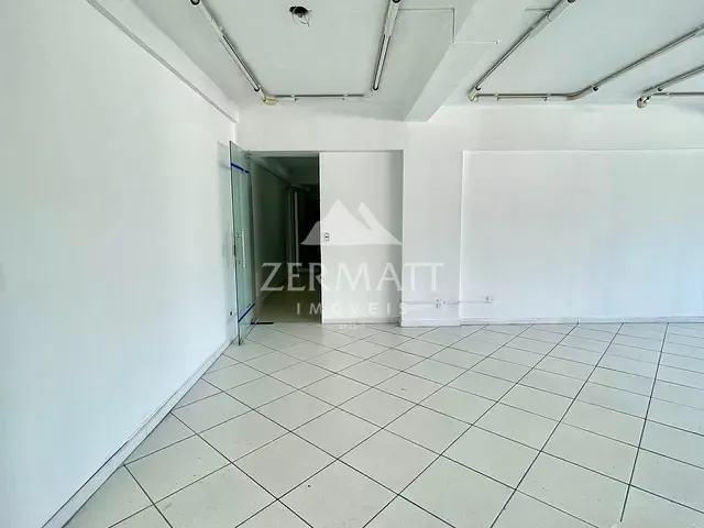 Sala com 71m², para alugar, no bairro Centro em Blumenau
