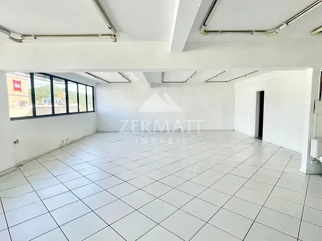 Sala com 49m², para alugar, no bairro Centro em Blumenau