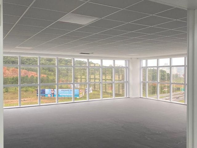 Sala com 105m², à venda, no bairro Várzea do Ranchinho (Monte Alegre) em Camboriú