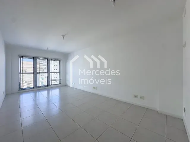 Sala com 37m², para alugar, no bairro Centro em Itajaí