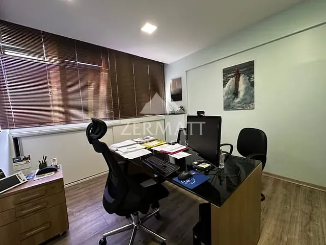 Sala à venda ou para alugar, no bairro Centro em Blumenau