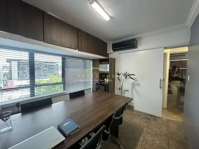 Sala à venda, no bairro Caminho das Árvores em Salvador