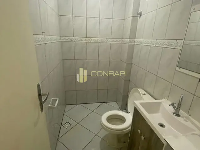 Sala à venda, no bairro Meia Praia em Itapema