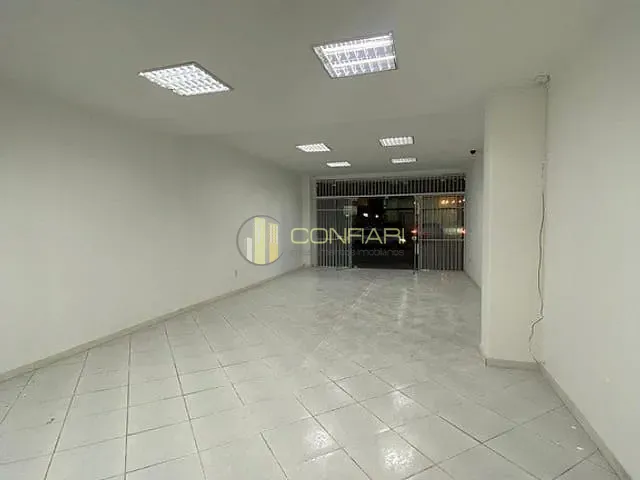 Sala à venda, no bairro Meia Praia em Itapema