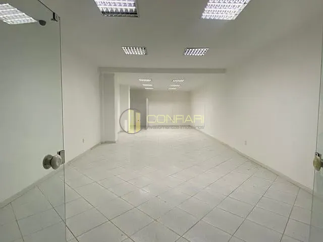 Sala à venda, no bairro Meia Praia em Itapema