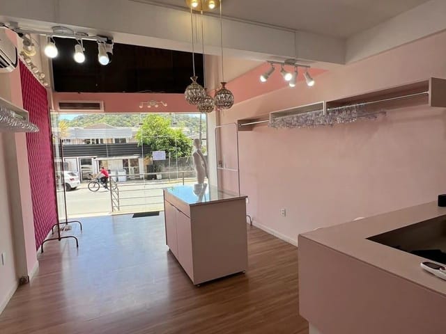 Sala com 61m², à venda, no bairro Monte Alegre em Camboriú