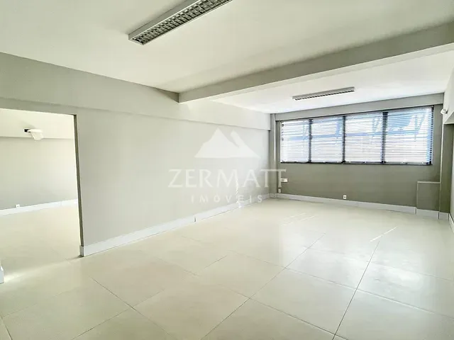 Sala com 50m², para alugar, no bairro Centro em Blumenau