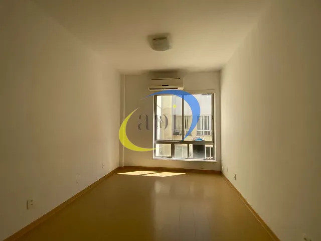 Sala à venda, no bairro Copacabana em Rio de Janeiro