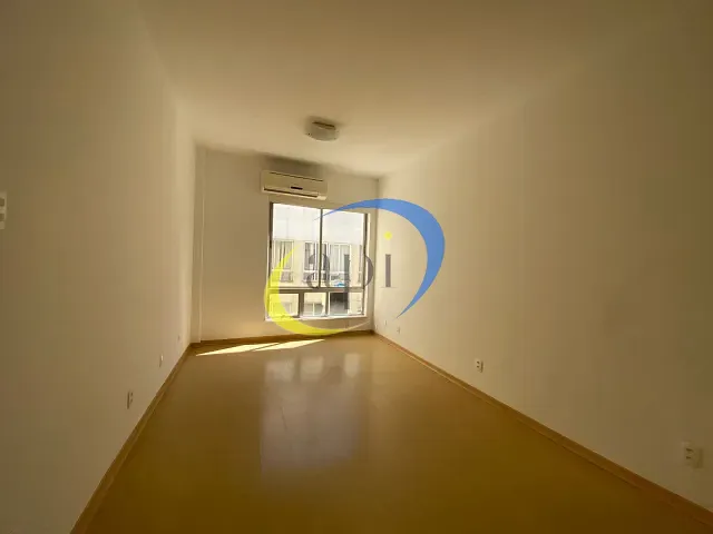Sala à venda, no bairro Copacabana em Rio de Janeiro