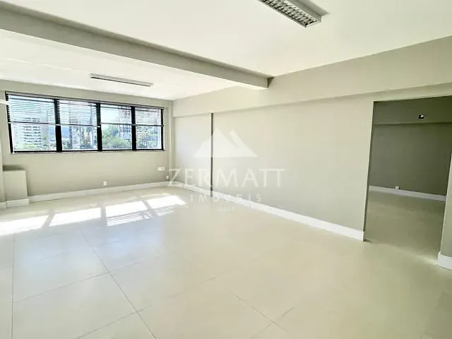 Sala com 50m², para alugar, no bairro Centro em Blumenau