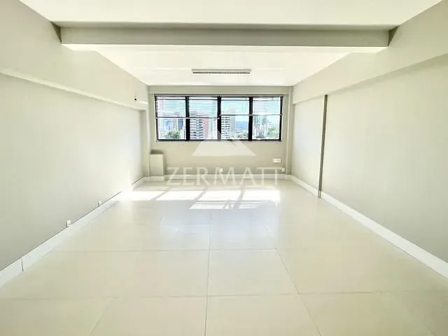Sala com 50m², para alugar, no bairro Centro em Blumenau