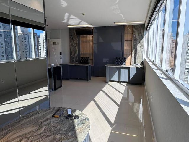 Sala com 68m², à venda, no bairro Meia Praia em Itapema