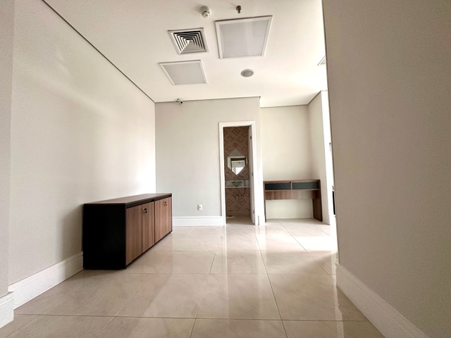 Sala com 200m², à venda ou para alugar, no bairro Alphaville Industrial em Barueri