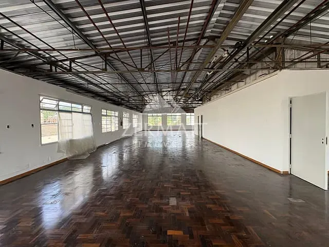 Sala com 256m², para alugar, no bairro Centro em Blumenau
