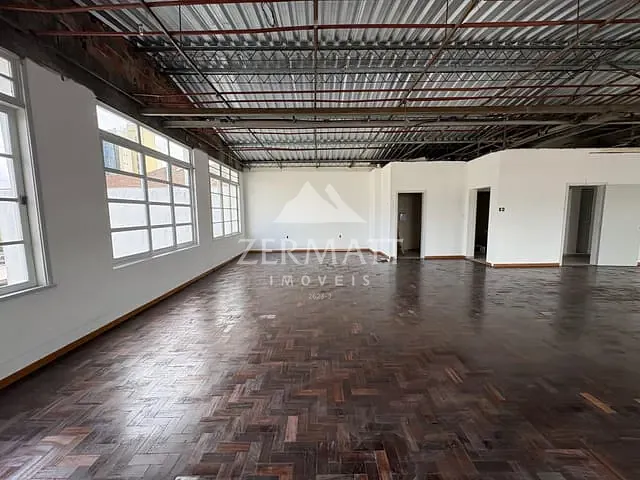 Sala com 256m², para alugar, no bairro Centro em Blumenau