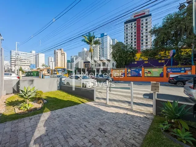 Sala com 278m², para alugar, no bairro Centro em Itajaí