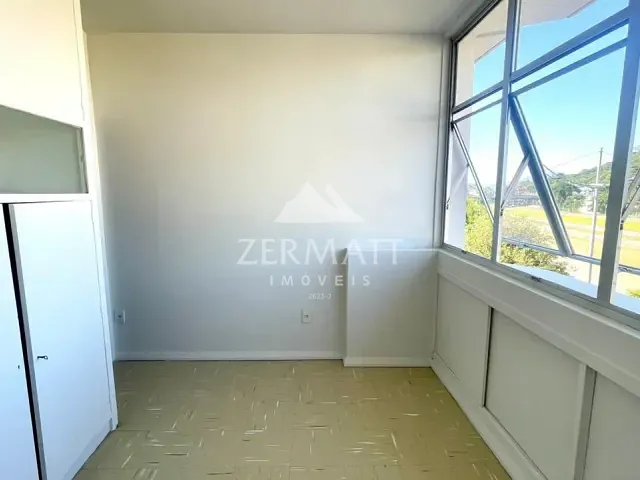 Sala com 26m², para alugar, no bairro Centro (Blumenau) em Blumenau
