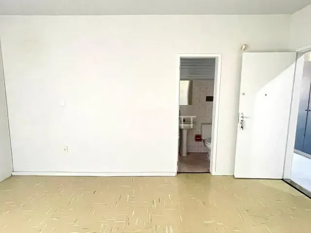 Sala com 26m², para alugar, no bairro Centro (Blumenau) em Blumenau