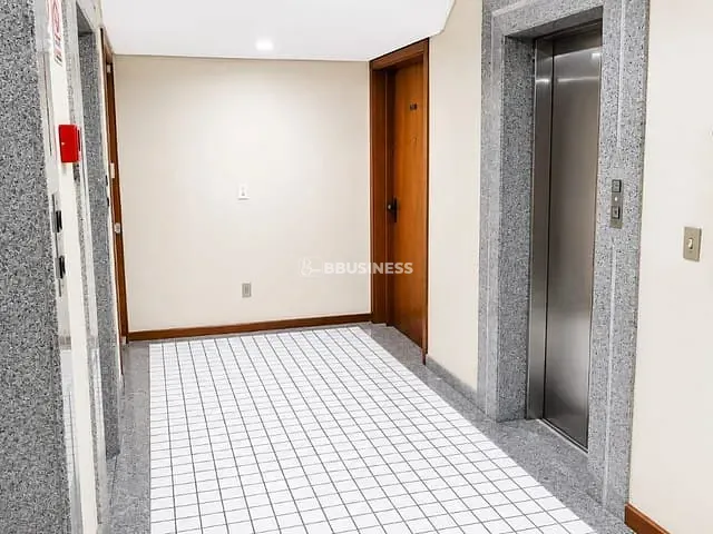 Sala à venda, no bairro Centro Histórico em Porto Alegre