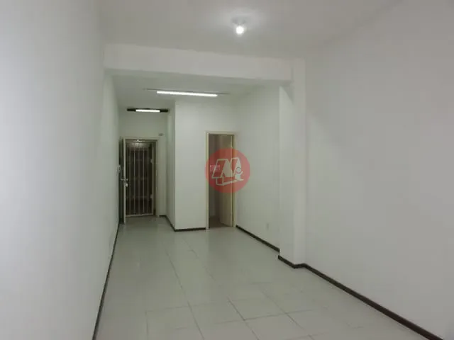 Sala com 28m², à venda ou para alugar, no bairro Moinhos de Vento em Porto Alegre