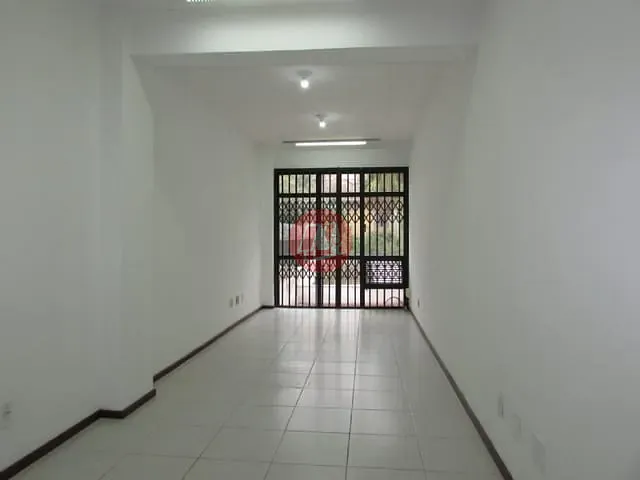 Sala com 28m², à venda ou para alugar, no bairro Moinhos de Vento em Porto Alegre