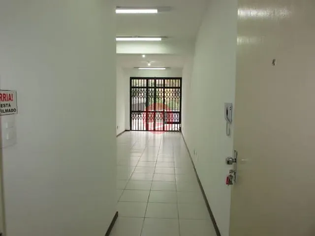 Sala com 28m², à venda ou para alugar, no bairro Moinhos de Vento em Porto Alegre